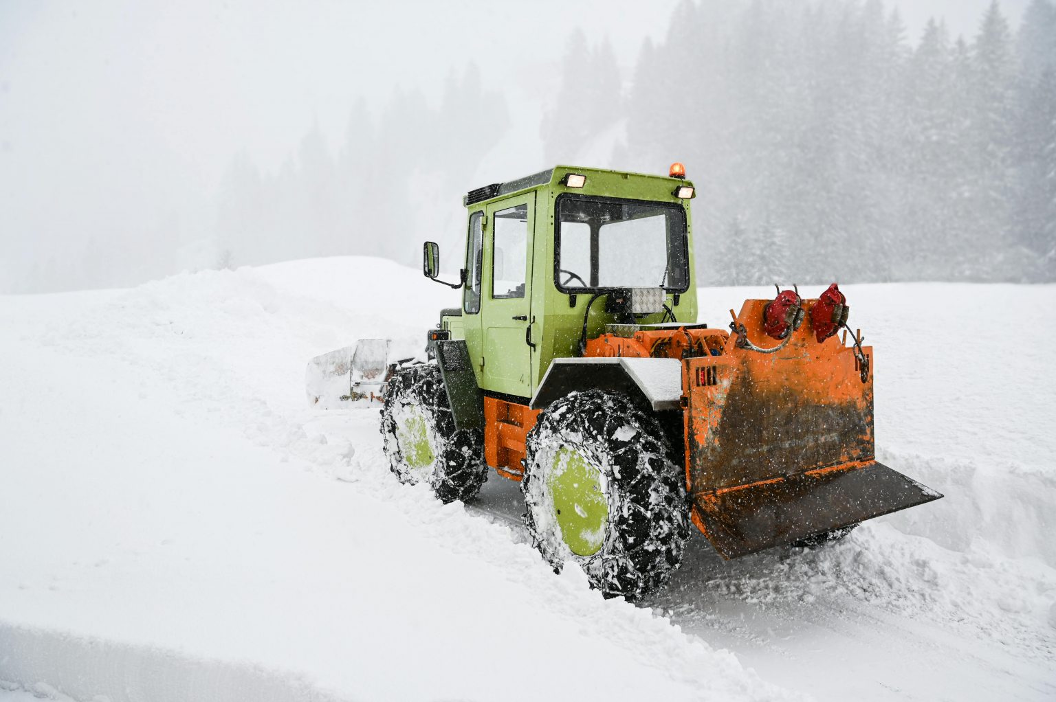 alt="Green Team – zuverlässiger Winterdienst in Berlin"