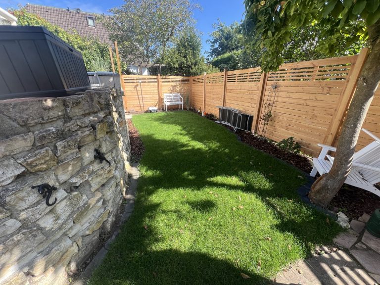 alt="Green Team – umweltfreundliche Rasenpflege in Berlin"