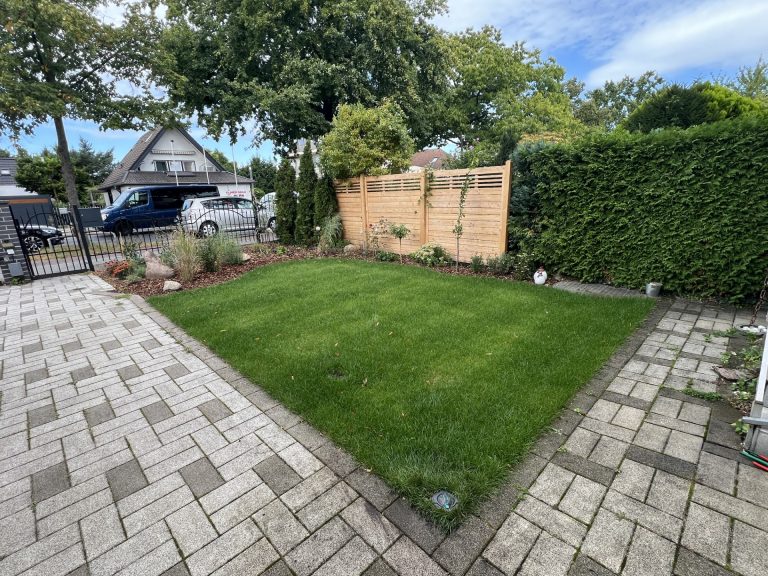 Garten neu gestalten Berlin – Rollrasen verlegen für einen grünen, gepflegten Garten